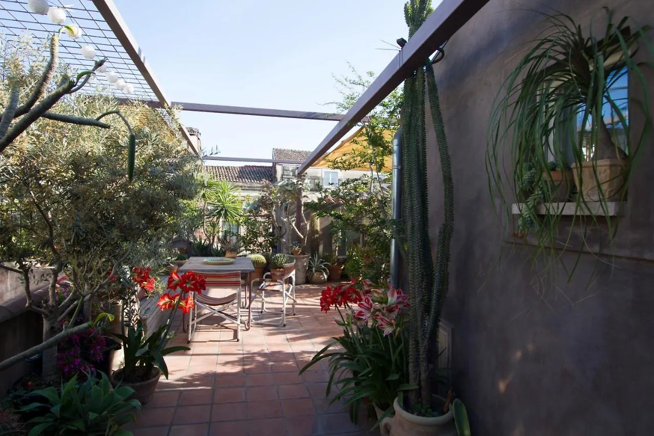 Tre Vie Apartment Con Terrazzo Giardino Pensile Catania 0*,  Italy