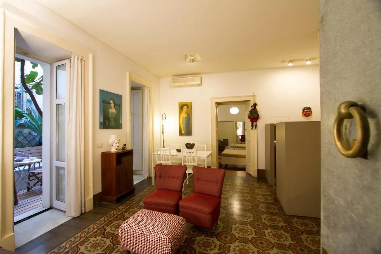 Tre Vie Apartment Con Terrazzo Giardino Pensile contacts