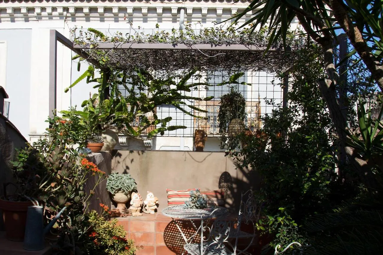 Tre Vie Apartment Con Terrazzo Giardino Pensile Catania Italy